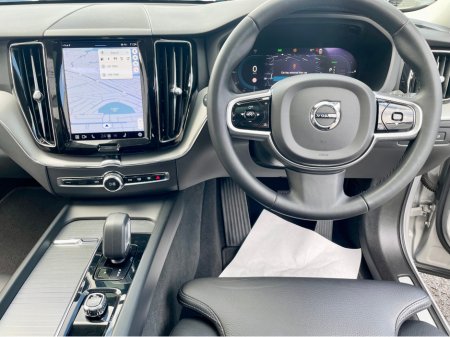 2023 Volvo XC60 - thumbnail 10