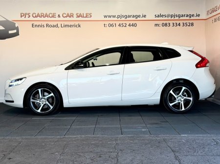2018 Volvo V40 - view 3