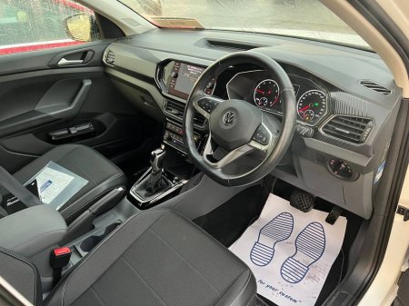 2020 Volkswagen T-Cross 1.0 TSI * HIGH SPEC * // '1ST EDITION PLUS' // SERVICE HISTORY // DIAMOND CUT ALLOYS // 360 PARKING SENSORS €21,750 thumbnail