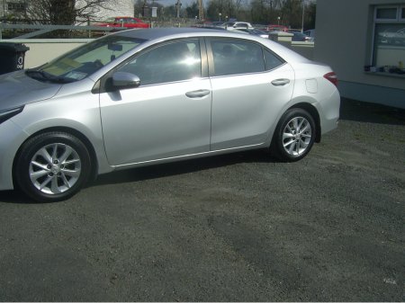 2015 Toyota Corolla - thumbnail 3