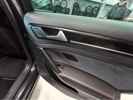 2016 Volkswagen Golf GTI Clubsport Track Edition//LOW KMs €29,450 thumbnail