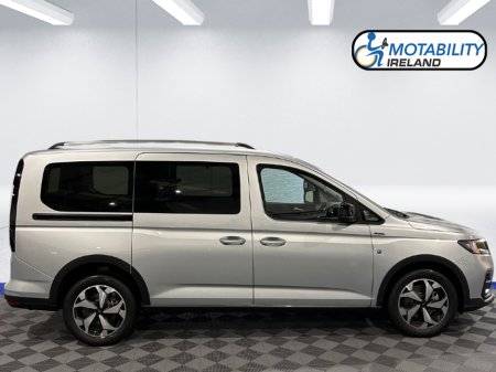 2025 Ford Tourneo Connect Active 1.5 PHEV Hybrid Wheelchair Accessible Taxi €66,995