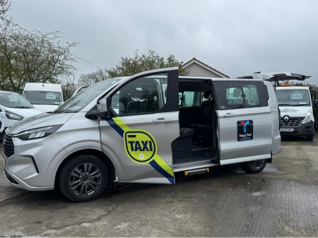 2025 Ford Tourneo Custom - thumbnail 5