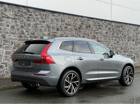 2021 Volvo XC60 2.0D MOMENTUM 5DR AUTO €38,950 thumbnail