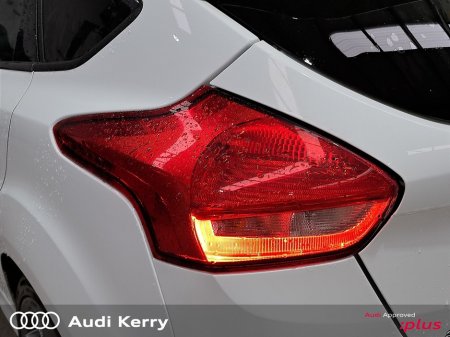 2018 Ford Focus - thumbnail 27