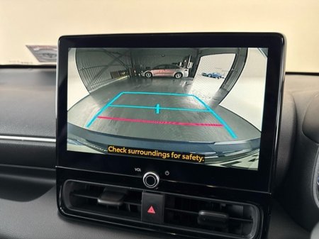 2024 Toyota Yaris PLATINUM Sunroof €28,950 thumbnail