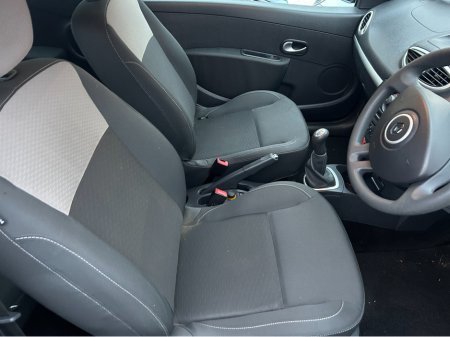 2010 Renault Clio 3 1.2 ONLY  47000KLMS///IRISH CAR WITH BRAND NEW NCT 9/2026 LOW TAX 280///TAXED OCT 2026///GREAT STARTER CAR OR TOWN RUNABOUT €4,500 thumbnail