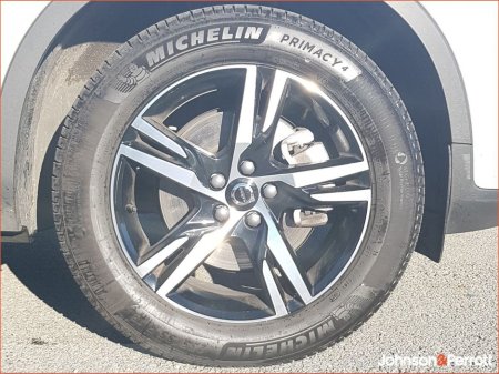 2025 Volvo XC40 2.0 B3 163bhp MHEV Plus Dark (Heated Windscreen / Heated Seats / Cruise Control) €48,900 thumbnail