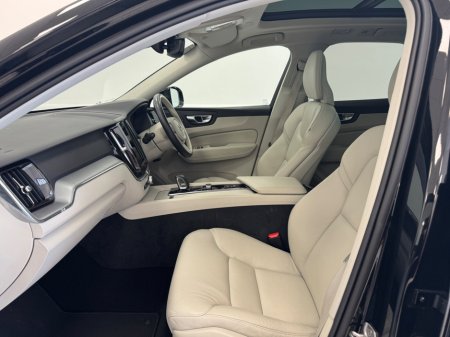 2022 Volvo XC60 - thumbnail 5