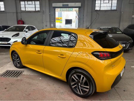 2023 Peugeot 208 - thumbnail 17