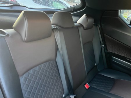 2017 Toyota C-HR 1.8 HYBRID AUTO LOW KM HIGH SPEC €17,750 thumbnail