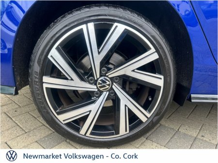 2024 Volkswagen Golf - view 2