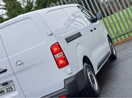 2026 Opel Vivaro KOMFORT L2H1 1.5TD 120BHP thumbnail