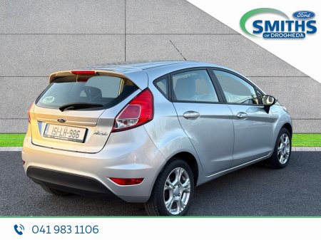 2015 Ford Fiesta - thumbnail 3