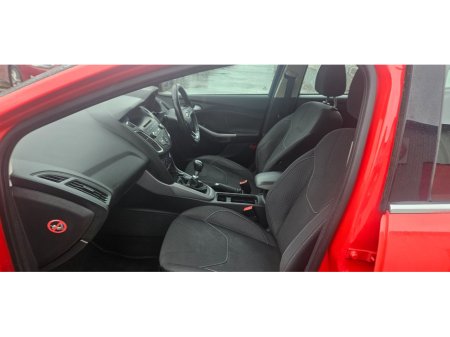 2015 Ford Focus - thumbnail 23