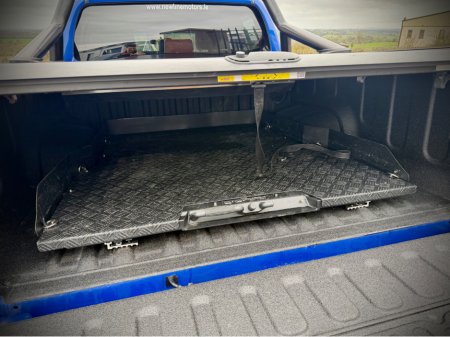 2023 Toyota Hilux - thumbnail 11