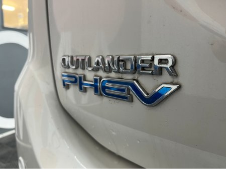 2019 Mitsubishi Outlander €21950! 2019 MITSUBISHI OUTLANDER PHEV G PLUS PACKAGE 2.4 AUTOMATIC / CRUISE CONTROL / 360° PARKING CAMERA / ELECTRIC MEMORY & HEATED SEATS / HEATED STEERING WHEEL / PADDLE SHIFTERS AND MORE €21,950 thumbnail