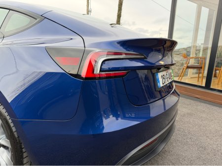 2025 Tesla Model 3 - thumbnail 4