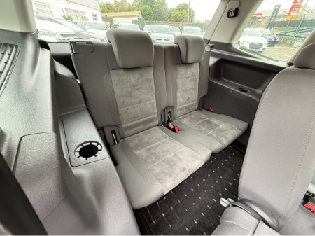 2015 Volkswagen Touran ( 152 REG ) HIGHLINE EDITION 7 SEATER * ALCANTARA SEATS * REVERSING CAMERA * SIMI DEALER - SPECIALISING IN IMPORTS OF JAP AUTOMATIC HI SPEC BLUEMOTION // LARGE TOUCH SCREEN // €15,450 thumbnail