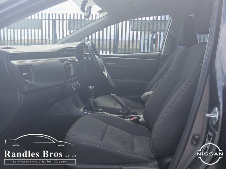 2016 Toyota Corolla - thumbnail 10