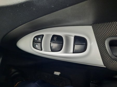 2015 Nissan Juke - thumbnail 11