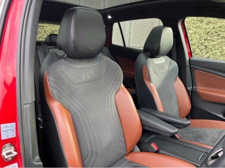2022 Volkswagen ID.4 PRO TECH 77KWH //MASSIVE SPEC//HEATED ELECTRIC MEMORY MASSAGE SEATS//PANORAMIC GLASS ROOF//HEAD UP DISPLAY//360 PARKING CAMERAS// €28,950 thumbnail