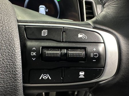 2025 Kia Sportage 30th Anniversary Edition Plug-in Hybrid 4x4 €42,800 thumbnail