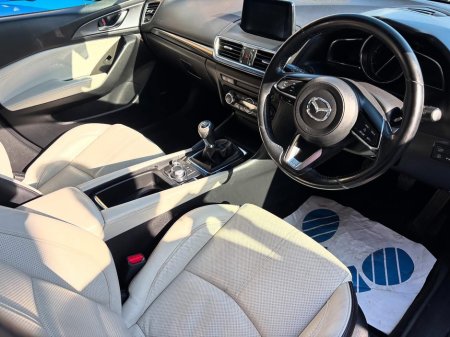 2017 Mazda Mazda3 - thumbnail 2