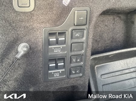 2021 Land Rover Discovery 3.0 SD6 R- R-DYNAMIC H 7 SEATER €74,950 thumbnail