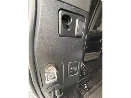 2023 Land Rover Defender - thumbnail 30