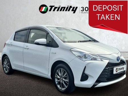 2017 Toyota Vitz - thumbnail 1