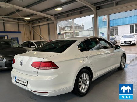 2017 Volkswagen Passat CL 1.6 TDI MANUAL 6SPEED FWD 120HP 4DR €11,950 thumbnail