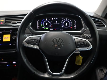 2022 Volkswagen Tiguan *98* LIFE TSI PHEV S-A DSG €29,700 thumbnail