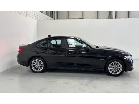 2021 BMW 3 Series - thumbnail 2