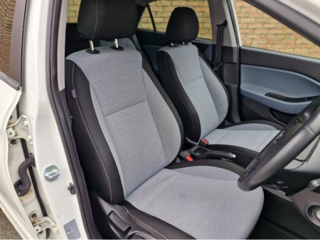 2015 Hyundai i20 - thumbnail 20