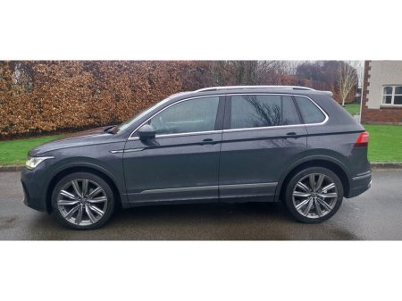 2024 Volkswagen Tiguan ELEGANCE 2.0 TDI MANUAL 6SPEED FWD 150HP 5 €41,950 thumbnail