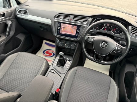 2019 Volkswagen Tiguan 2019 Volkswagen Tiguan R-Line thumbnail