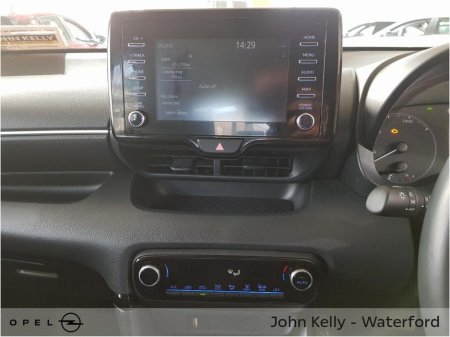 2023 Toyota Yaris HYBRID 1.5 ICON HEV CVT €19,995 thumbnail