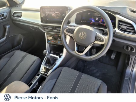 2025 Volkswagen T-Roc - thumbnail 2