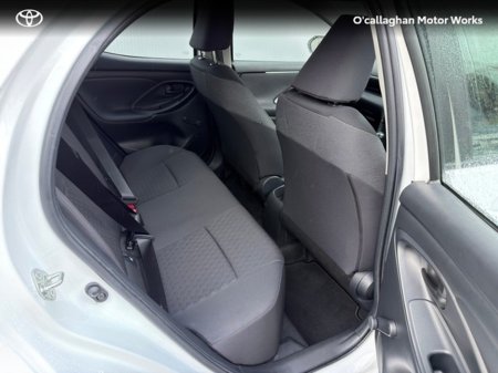 2024 Toyota Yaris 1.5 LUNA 4DR €26,950 thumbnail