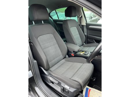 2021 Volkswagen Passat 2.0 TDI 150HP Business €18,950 thumbnail