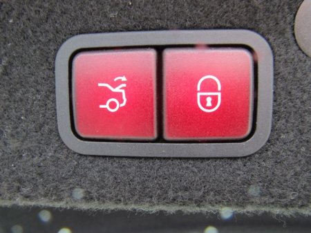 2016 Mercedes-Benz C Class - thumbnail 40