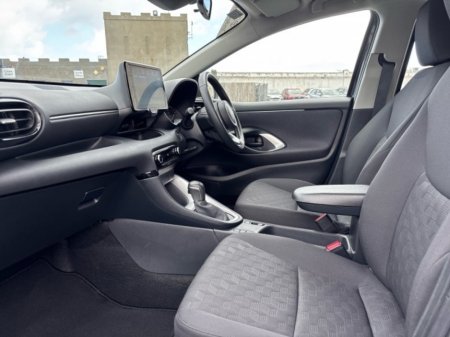 2024 Toyota Yaris - thumbnail 7