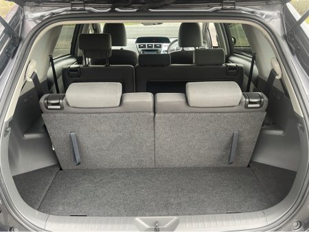 2014 Toyota Prius Alpha - thumbnail 9