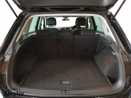 2017 Volkswagen Tiguan - thumbnail 9