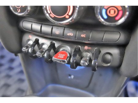 2020 MINI Hatch 1.5 AUTO 5DR *REVERSE CAM*PARK SENSORS* €22,890 thumbnail