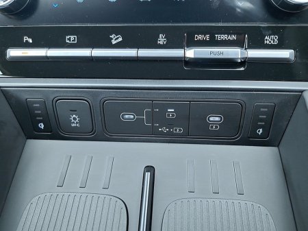 2024 Hyundai Santa Fe Calligraphy 4 wheel drive Plug in Hybrid €59,950 thumbnail