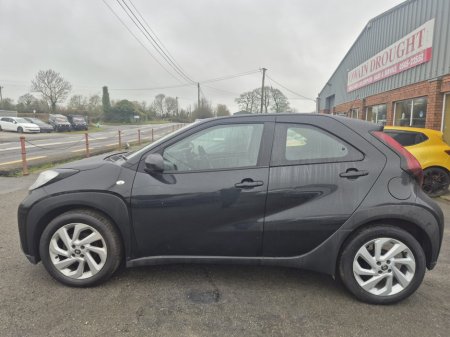 2023 Toyota Aygo X - thumbnail 2