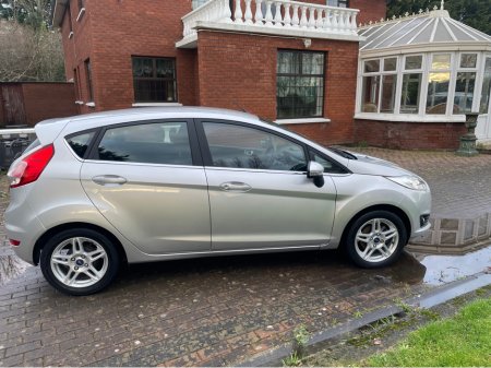 2013 Ford Fiesta 1.25 ZETEC 82PS 5DR ARGENTO €5,950 thumbnail