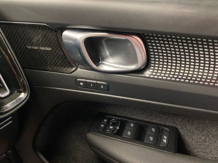 2022 Volvo XC40 - thumbnail 13